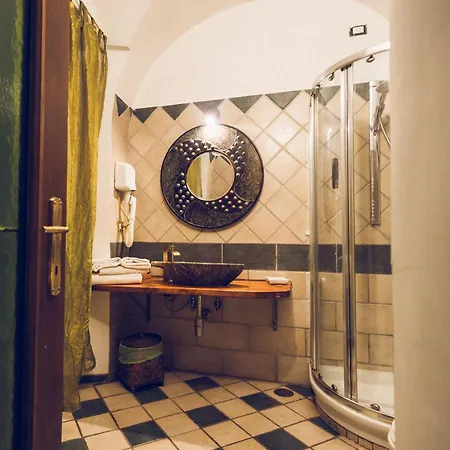 Bed and breakfast Fermati Che E Tardi 4*